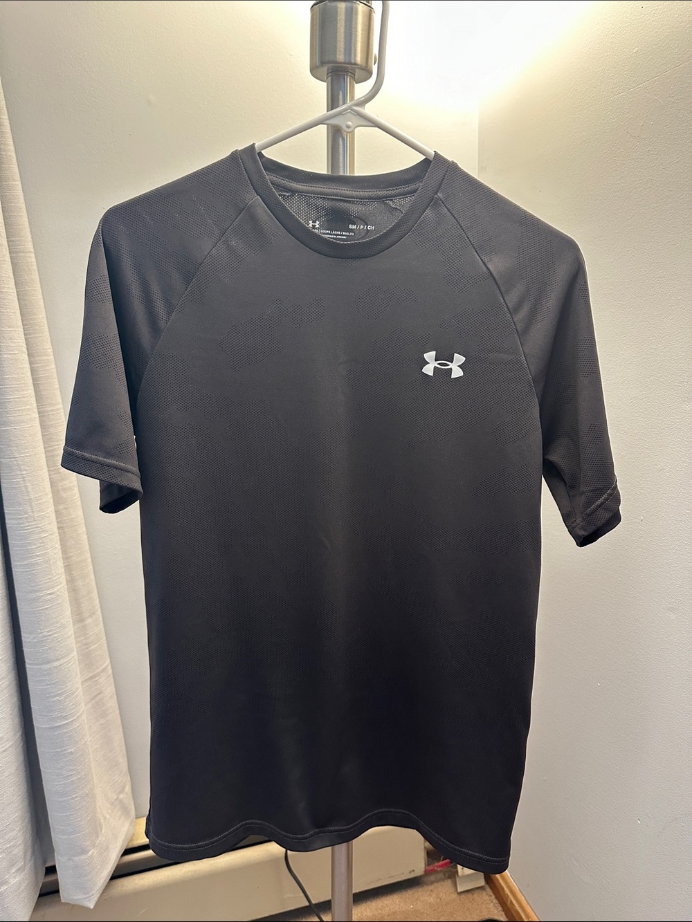 Under Armour Black Short-Sleeve Performance Tee with Faint Camo Design